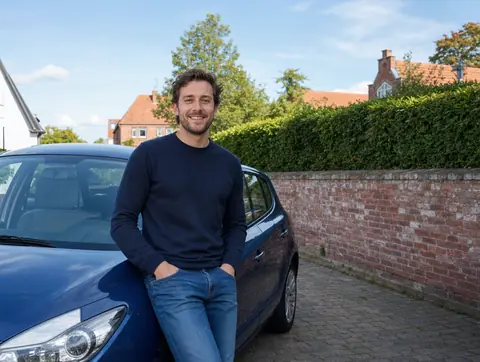 Verkäufer aus Unterensingen mit dem verkauften Fahrzeug